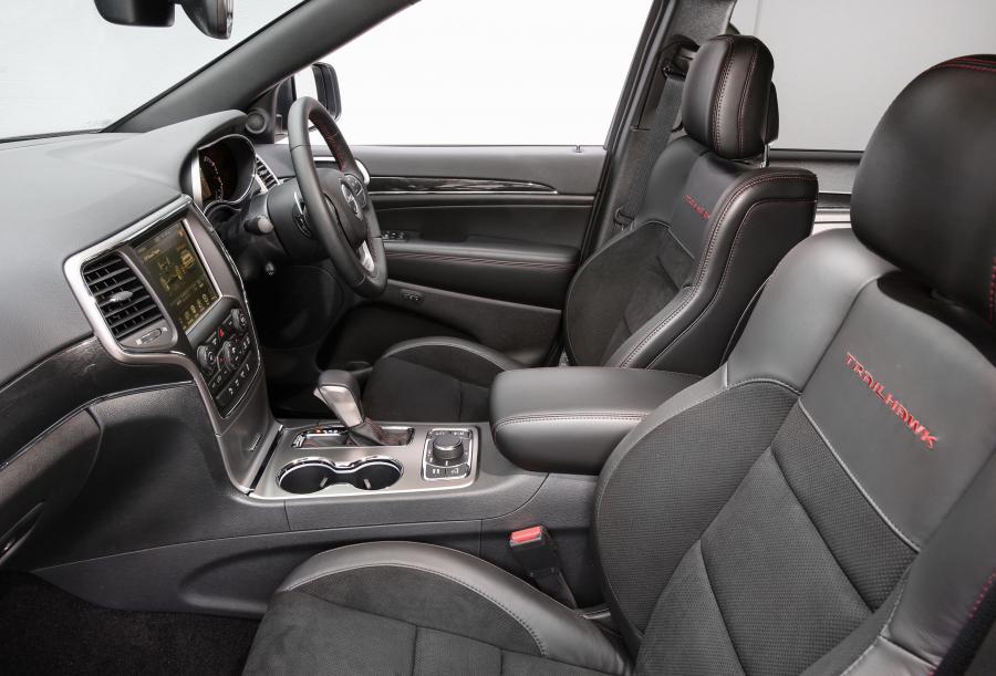 Интерьер Jeep Grand Cherokee Trailhawk 2017 года  (AU) (фото 17 из 40)